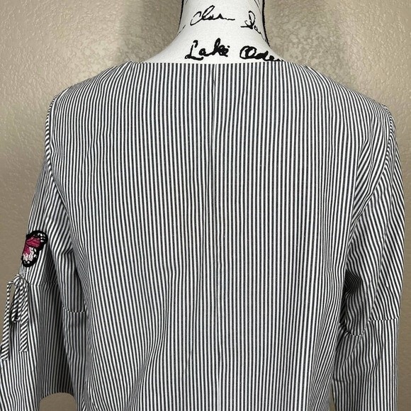 La sorella gray top striped V-neckline Bell sleeve with butterflies patch size M - Picture 11 of 12
